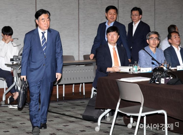 [포토]세제발전심의위원회 참석하는 강병구 위원장 