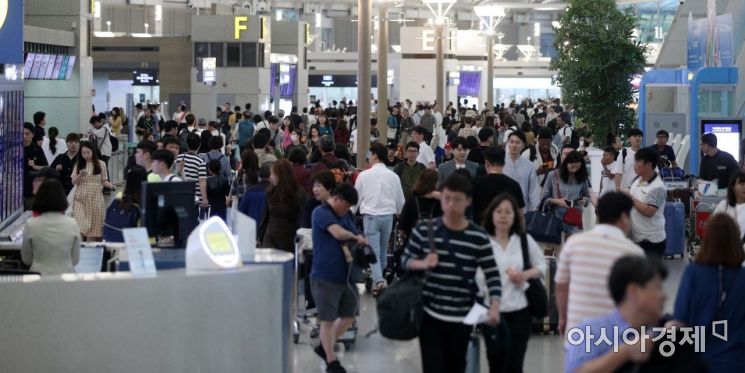 [포토] 여행객들로 북적이는 인천공항