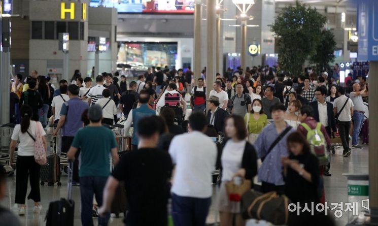 [포토] 여행객들로 붐비는 인천공항