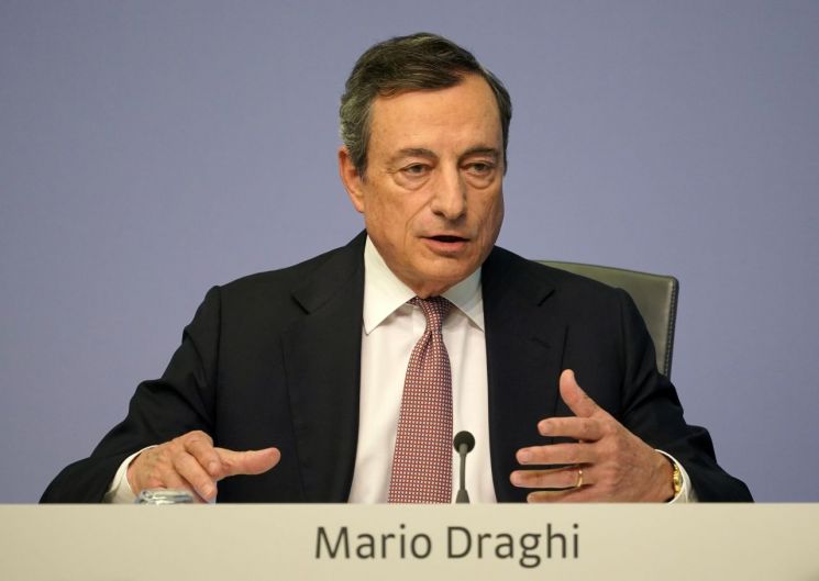 졸업 앞둔 마리오 드라기 유럽중앙은행(ECB) 총재.(사진=EPA연합뉴스)