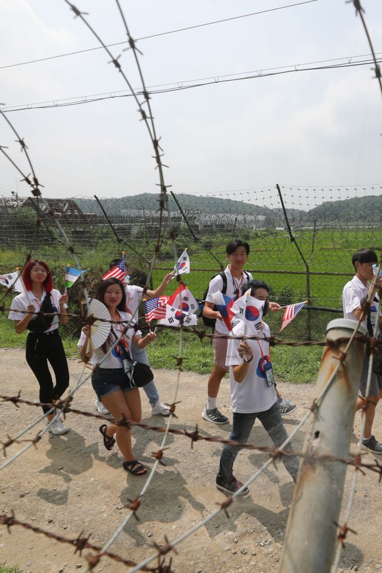 北미사일 도발 속…파주 'DMZ 평화의 길' 개방