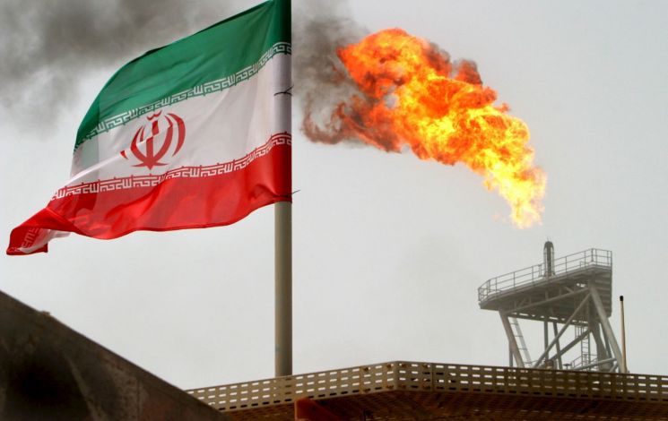CNN "이란, 중거리 탄도미사일 발사…미군 피해는 없어"
