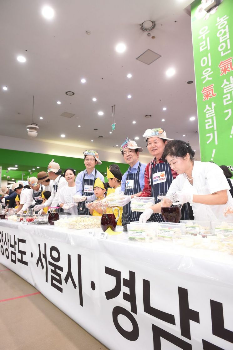 "농업인 기 살리자"…농협유통 마늘·양파 특판전