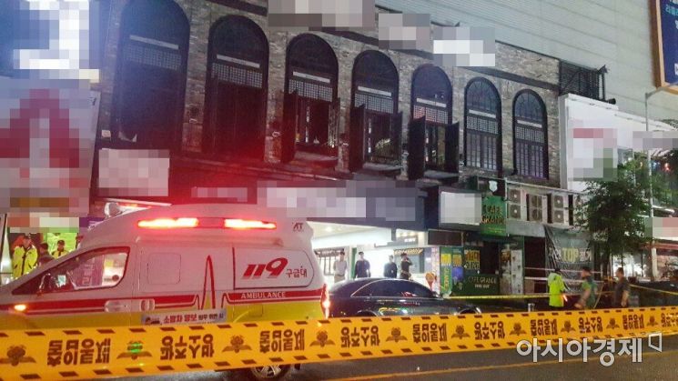 27일 오전 2시 44분께 광주광역시 서구 한 클럽 내부 복층 바닥 구조물이 붕괴하는 사고가 발생했다.
