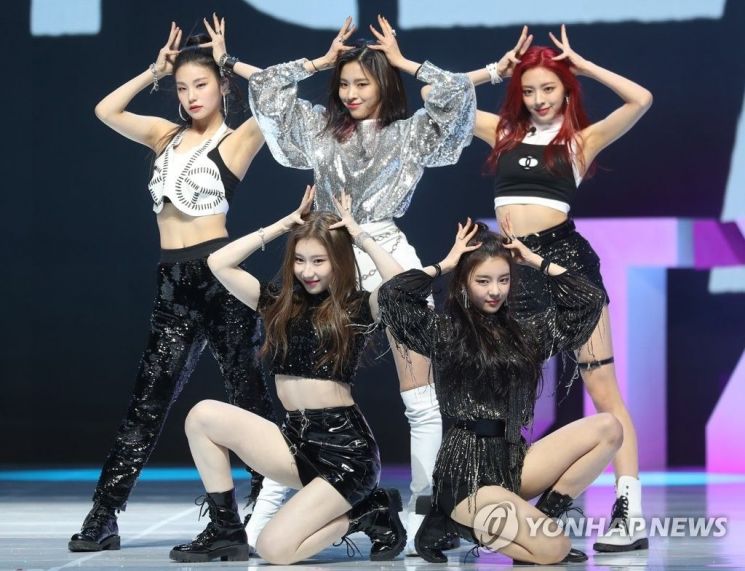 JYP 걸그룹 ITZY, 시원한 여름 노래로 컴백... 타이틀곡은 'ICY'