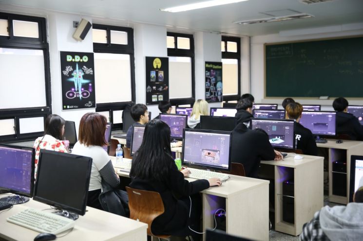 고려직업전문학교 IT컴퓨터 실습실 VR게임 제작 수업