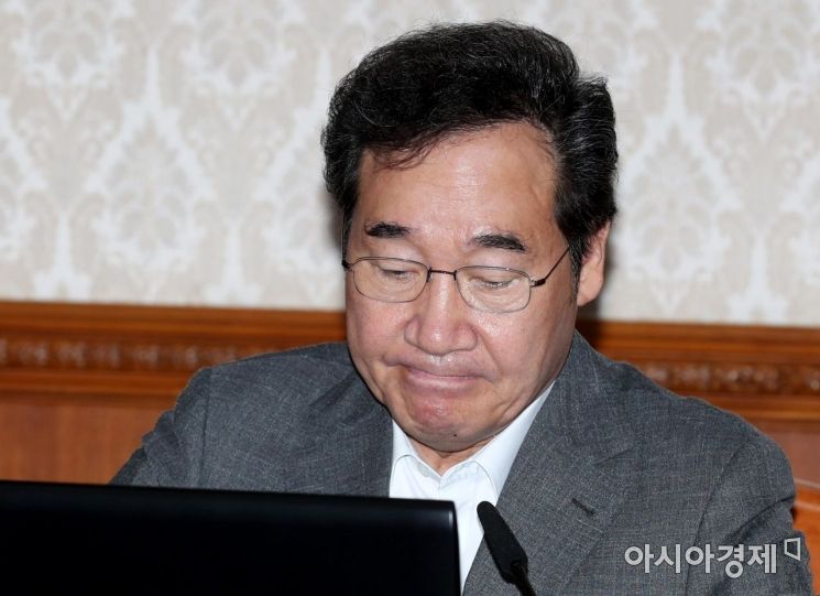 [포토]생각에 잠긴 이낙연 총리 