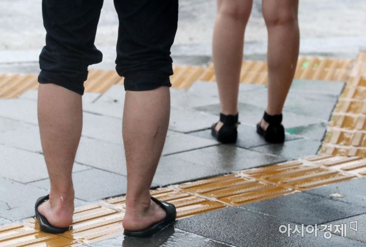 [포토]바지 걷고 