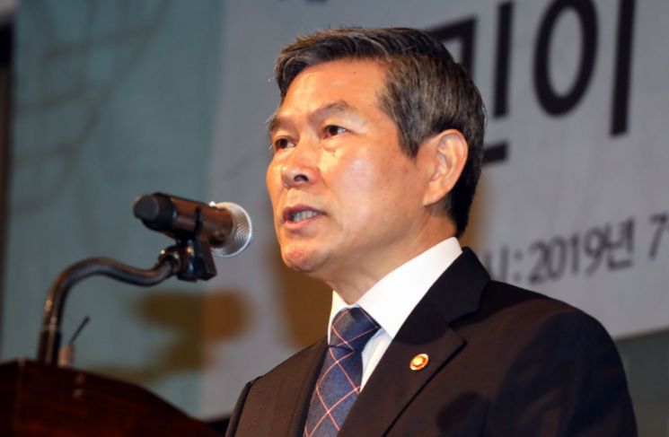 '안보무능론' 요격한 정경두 국방장관…"北미사일 방어 가능"