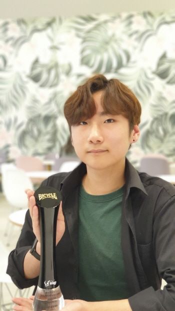 제14회 부산국제매직페스티벌 ‘바이시클 영매지션즈 어워드’, 청소년 마술사 이현용 수상