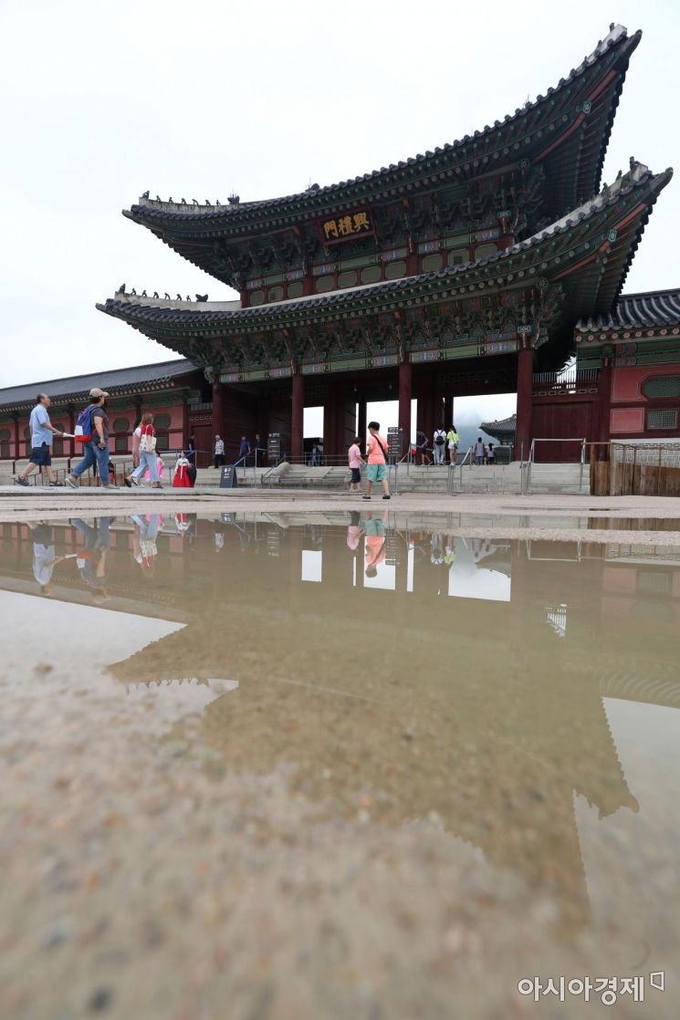 [포토]비 내린 경복궁 
