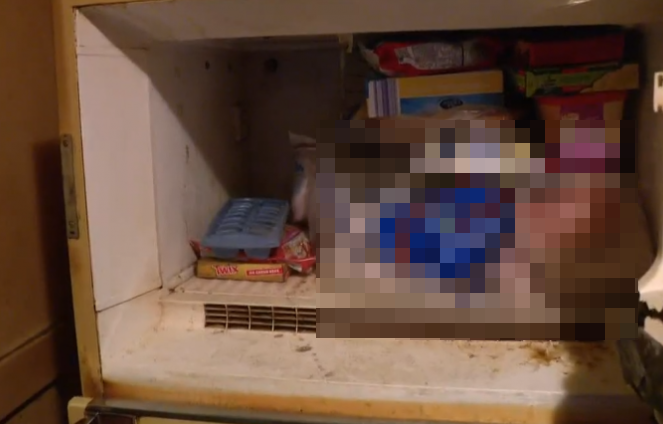 미국 미주리 주 세인트루이스에 사는 아담 스미스(37)가 어머니의 냉장고를 정리하던 중 아기 사체를 발견했다/사진=뉴욕포스트 화면 캡처