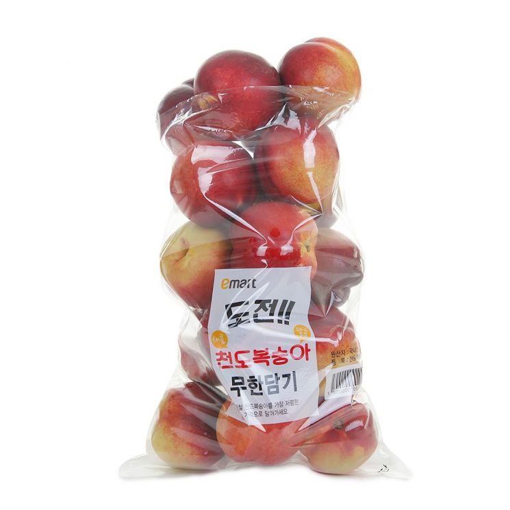 이마트, 귤보다 싼 천도복숭아 '무한담기'