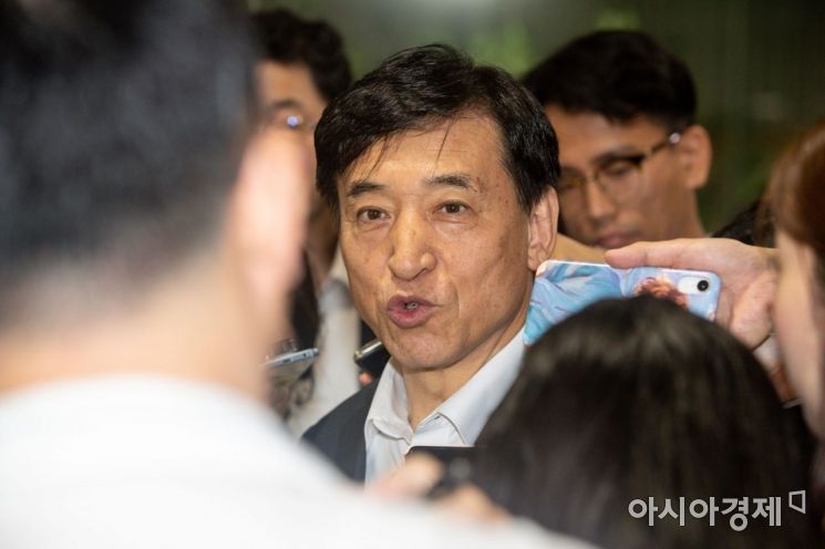 [포토]미 기준금리 인하 의견 내는 이주열 총재