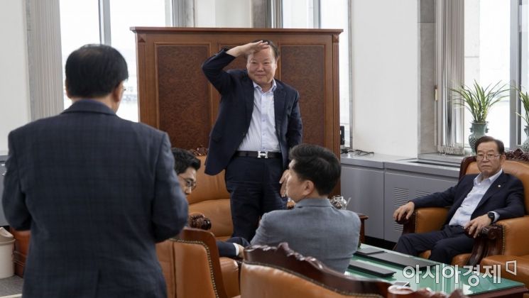 늑장 심사에 음주 논란까지…길이 회자될 '막장 추경'