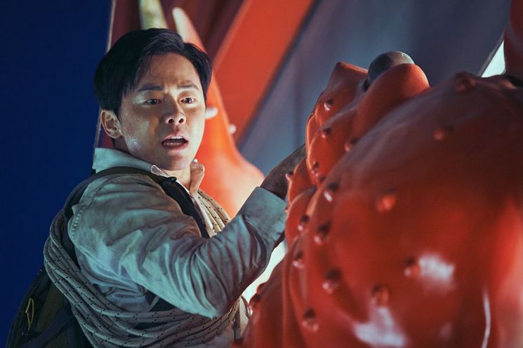 [초점]"관객心 잡은 신선함" '엑시트'의 용기 있는 도전(feat.외유내강)