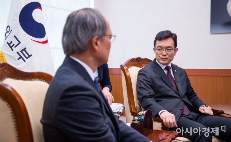 [포토]주한일본대사에 항의하는 조세영 외교부 1차관