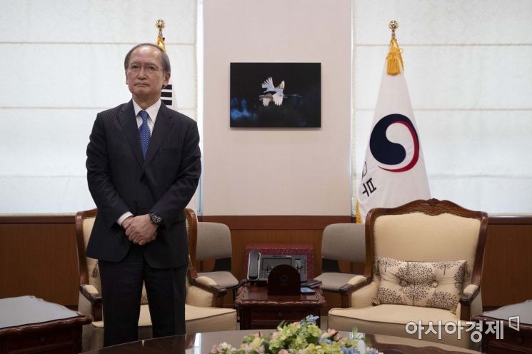[포토]조세영 1차관 기다리는 주한일본대사
