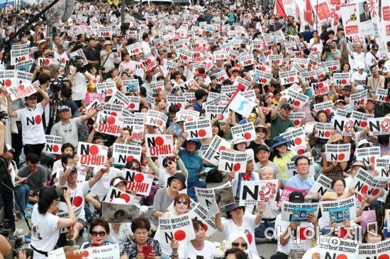 "日, 한국에 '제2의 IMF' 일으키는 것 목표"…정부, '지소미아' 파기 검토