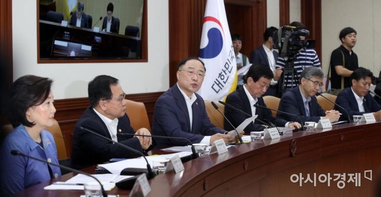 [포토] 수출규제 대응 회의 주재하는 홍남기 부총리