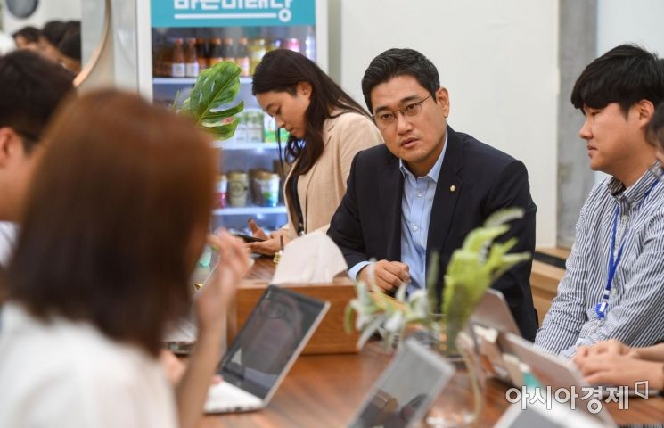 [포토]기자간담회하는 오신환 원내대표