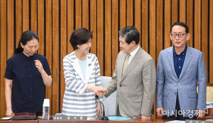 [포토]국회 사법개혁특위 위원장이 유기준 의원