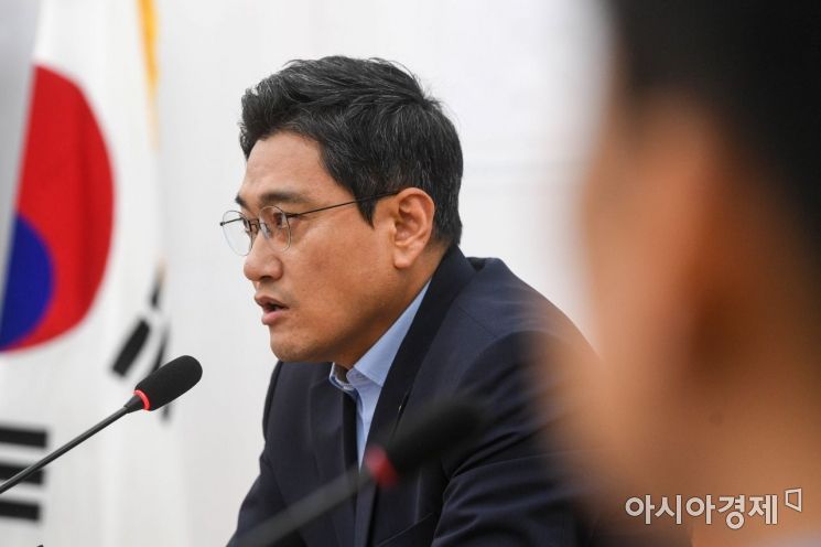 오신환 바른미래당 원내대표가 5일 서울 여의도 국회에서 열린 혁신위원회 공개검증에 참석해 발언하고 있다./강진형 기자aymsdream@