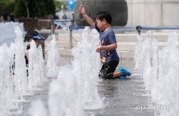 [포토] '더위야 가라!'