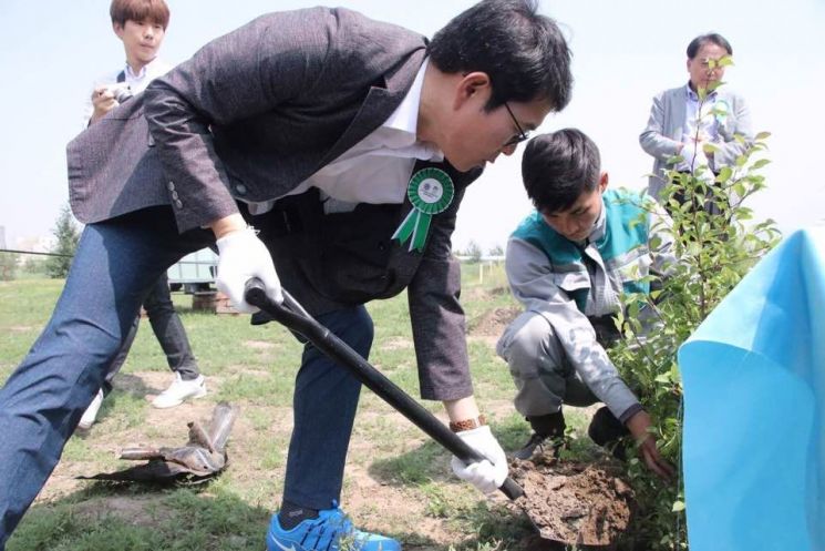 성동구, 몽골에 ‘성동숲’ 조성·인도네시아 빈민가에 어린이집 건립