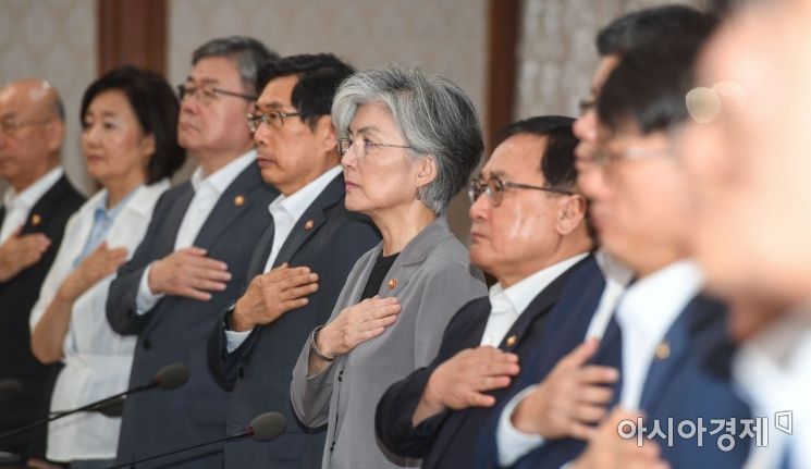 [포토]국민의례하는 국무위원들