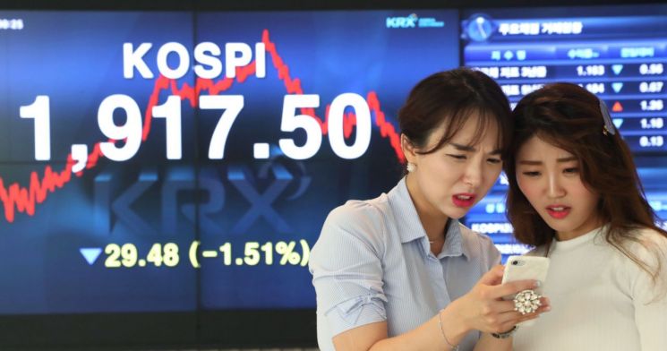 패닉 빠진 韓증시, 전 세계 통틀어 '2019년 최악의 주식시장' 