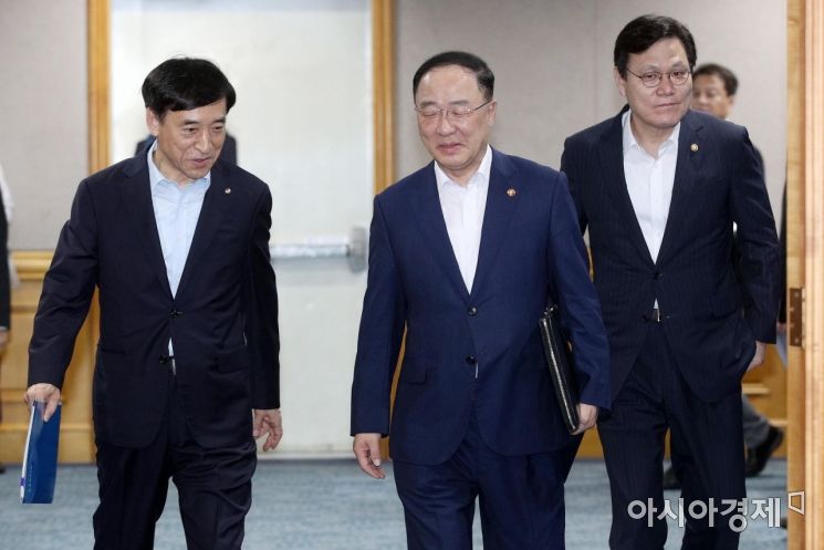 [포토] 거시경제금융회의 참석하는 홍남기-이주열