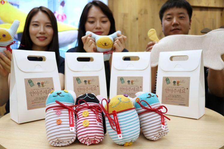 롯데칠성음료-롯데주류, 소외계층 산모 위한 '애착인형 만들기' 봉사활동 
