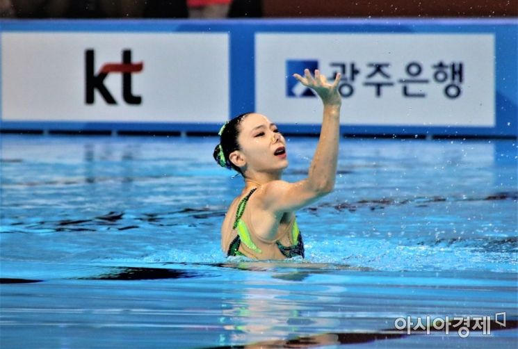 [포토] 아티스틱 경기장에 울려퍼진 5·18 노래 