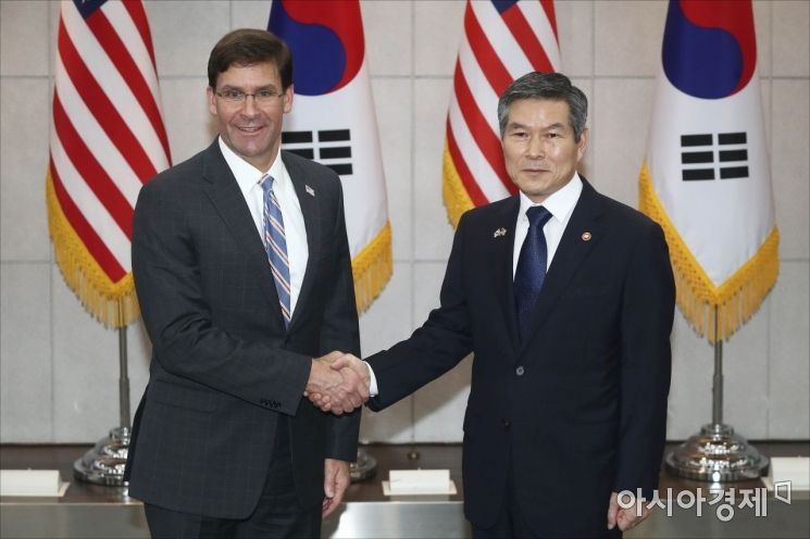 에스퍼 美국방장관, '호르무즈 해협 파병' 요청…정경두 "검토중"