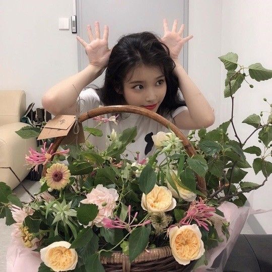 아이유 '호텔 델루나' 홍보…"9부 9찬성 매력 빠져보자"