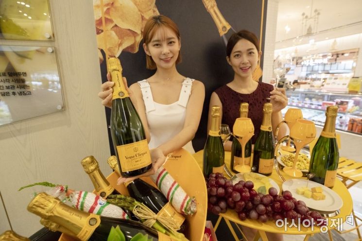 [포토] 신세계百, 최대 규모의 와인 행사 시작