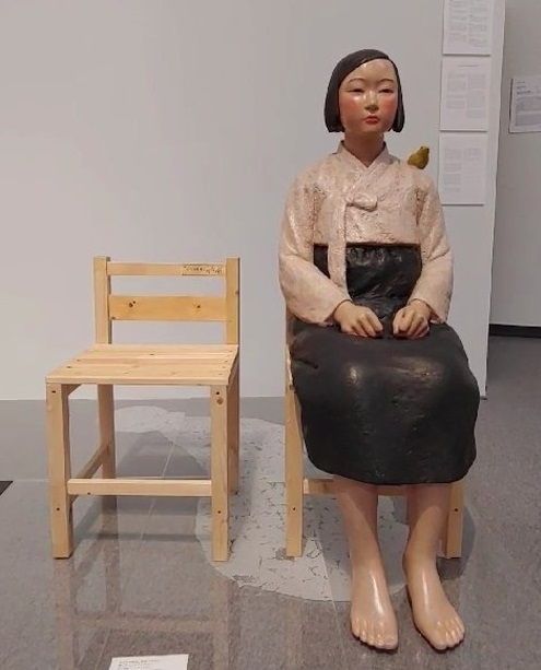 일본 아이치현 나고야시 아이치현문화예술센터 8층 전시장에 놓인 ‘평화의 소녀상’/사진=연합뉴스