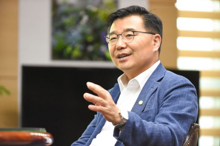 [인터뷰]류경기 중랑구청장“아이 낳고 키우기 좋은 중랑 만들겠다”