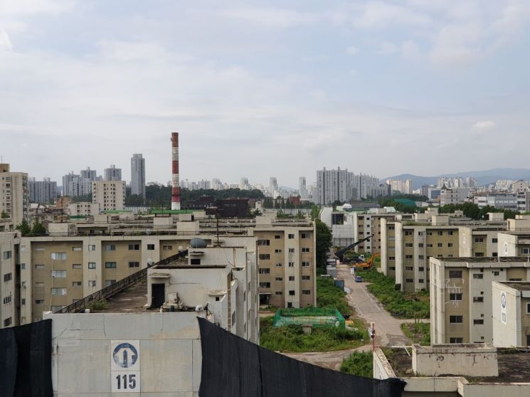 [르포]분양가 상한제 직격탄 맞은 둔촌주공…조합원 '부글부글'(종합)