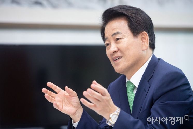 정동영 민주평화당 대표가 13일 서울 여의도 국회의원회관에서 인터뷰 하고 있다./강진형 기자aymsdream@