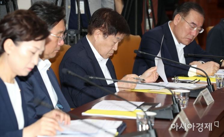 [포토]경제활력대책회의 참석한 김영주 무역협회장 