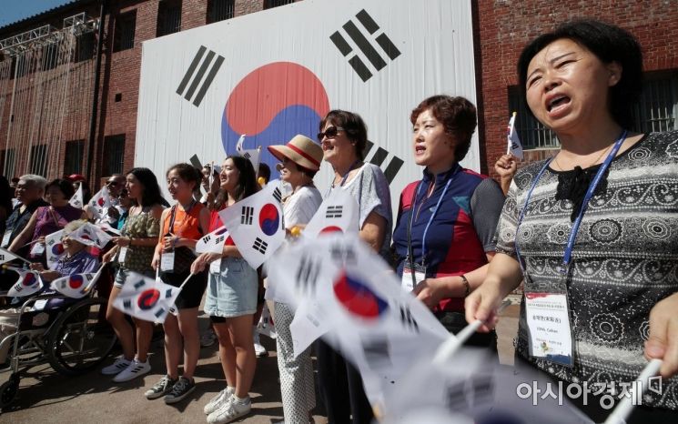 [포토] 서대문형무소 견학하는 국외 독립유공자 후손
