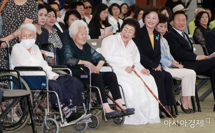 [포토] 위안부 피해자 기림의 날 기념식 참석한 할머니