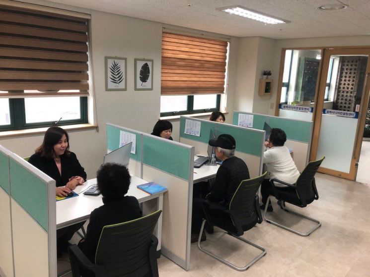 송파구·SK브로드밴드, 시니어들 대상 스마트폰 활용 교육