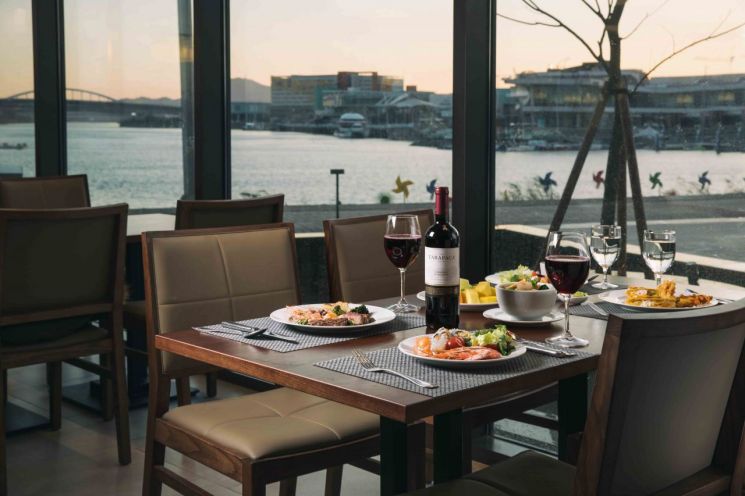 풍성한 식음 프로모션으로 ‘맛있는 호캉스’ 선사하는 호텔업계