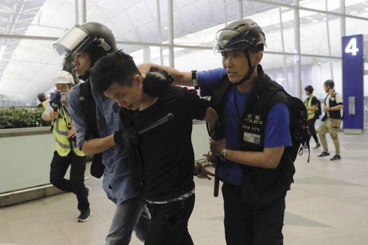 홍콩, 미·중 갈등 전면으로 부상…美 지렛대 구상에 中 선긋기 대응