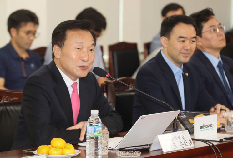 오신환 “조국, 사회주의 혁명→자본주의 재테크…눈부신 변신”