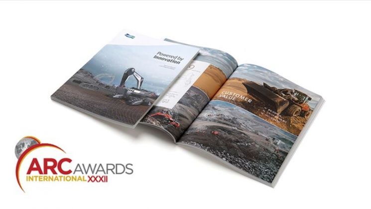 두산인프라코어 ‘2018 통합보고서’가 미국 기업보고서 경연대회 ‘ARC 어워즈’에서 명예상(Honors)을 수상했다.