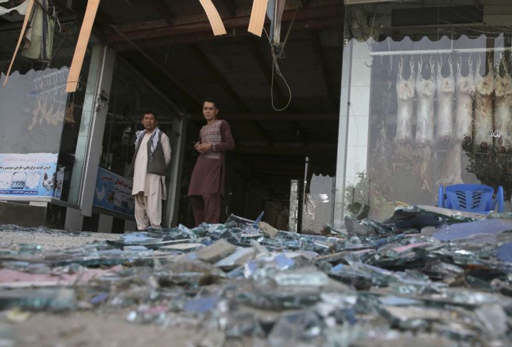 아프간 수도 결혼식장서 자폭테러…수십명 사상